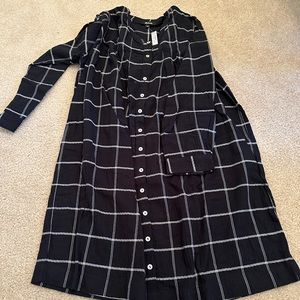 New with tags! Madewell button down dress, size Large. Black with white.